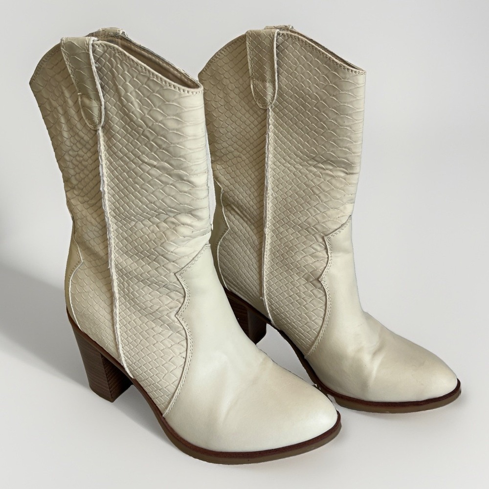 MIA Raylyn Ivory Faux Snakeskin Western Cowgirl Boots‎ Women's Size 8